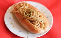 「珍しい」「激うま」ローソンの『焼きそばパン』は何かが違う!?