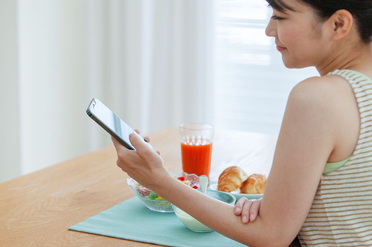 【クイズ】1日1回、お出かけ前に必ず見る「図」といえば何でしょう？│この日生まれた有名人もチェック！