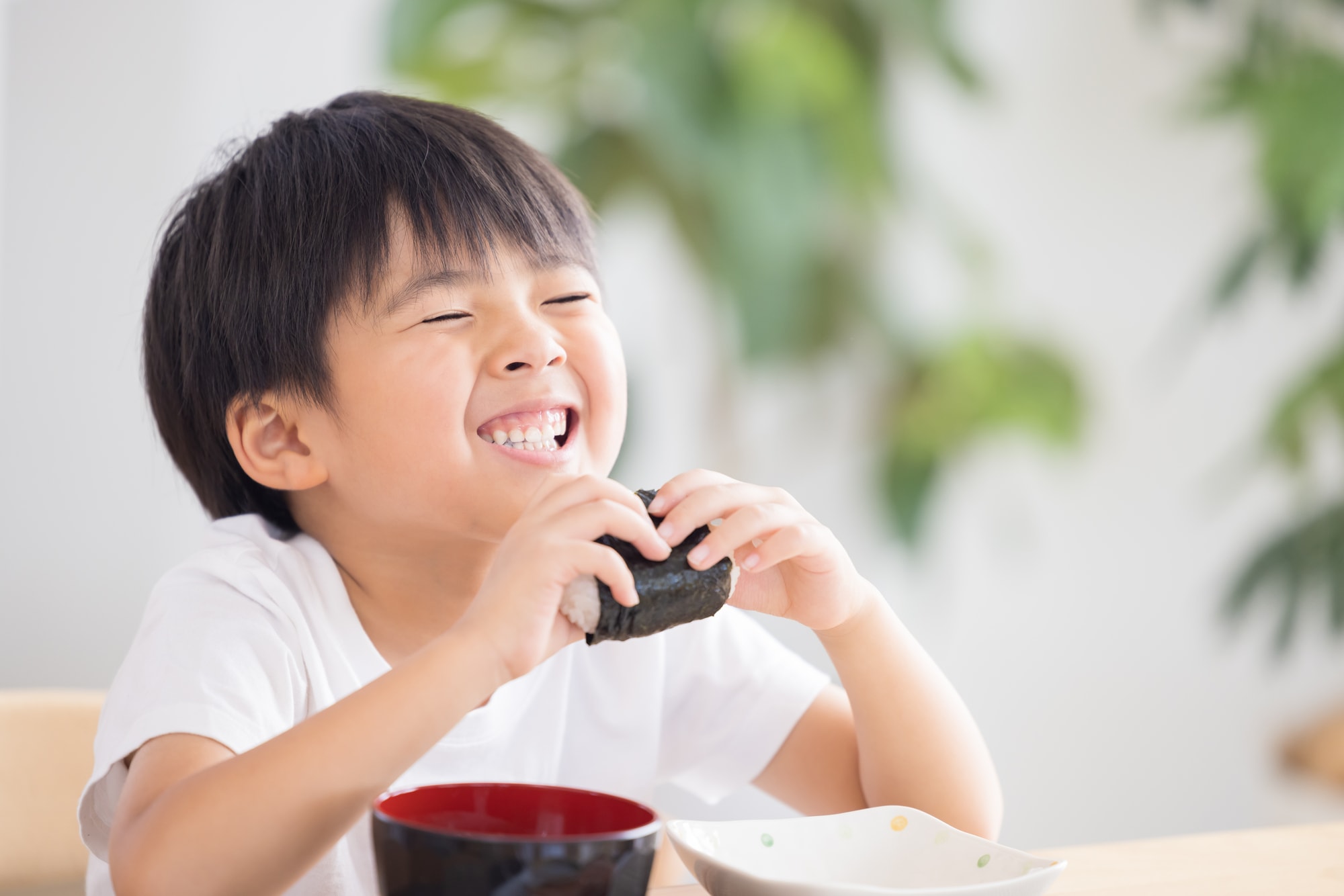 【クイズ】飛鳥時代の「大宝律令」にも登場！おにぎりに欠かせない食材といえば？│この日生まれた有名人もチェック！