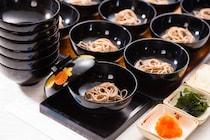 【クイズ】「わんこそば」5分の最高記録は？まさかの〇〇杯！│この日生まれた有名人もチェック！