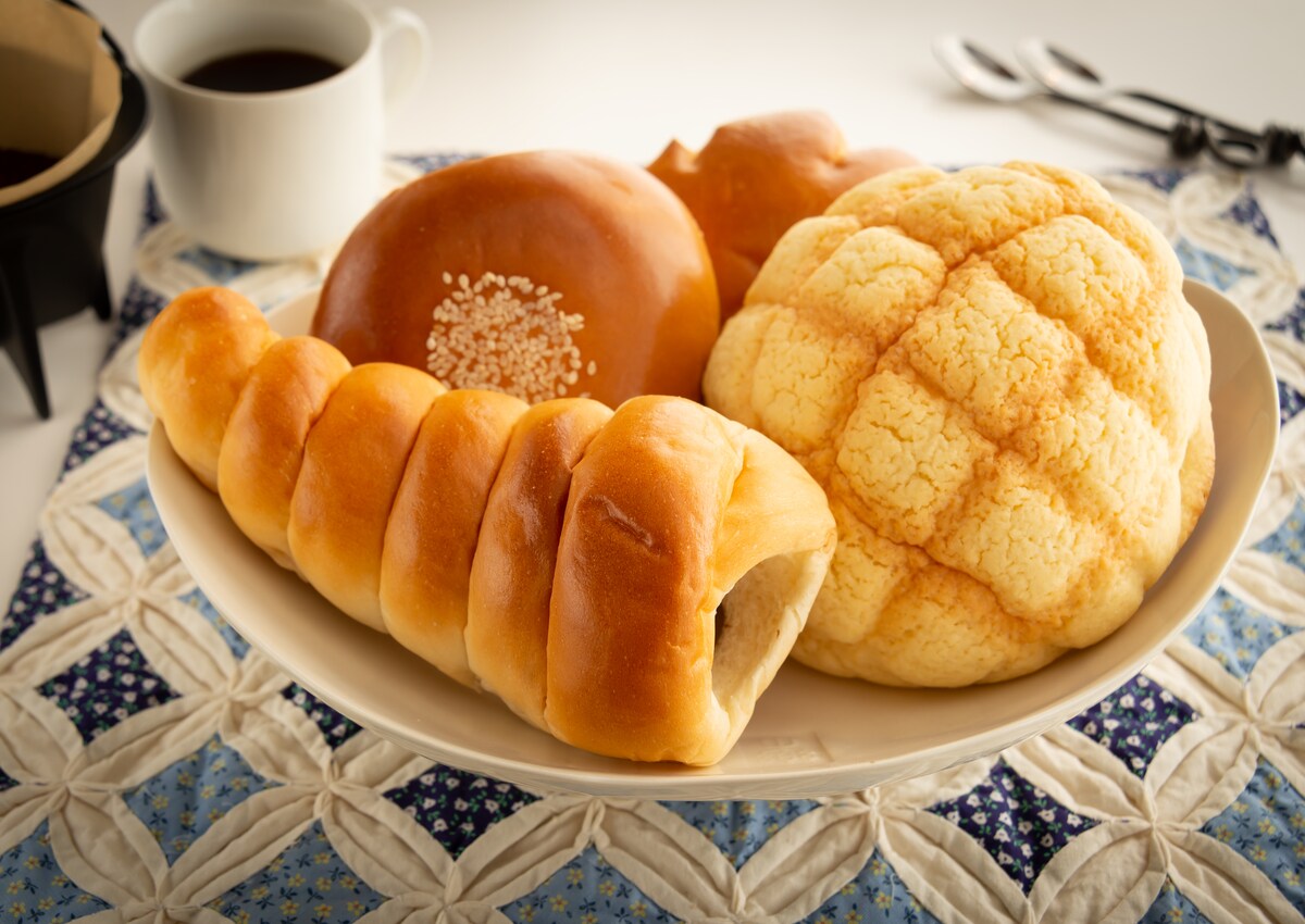 【クイズ】明治8年の4月4日に明治天皇に献上された「菓子パン」といえば？