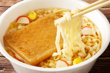 最高にうまい！カップうどんランキング！2位「赤いきつねうどん」を抑えての1位は…