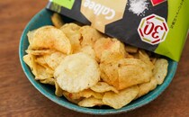 「うますぎて感動」カルビー【堅あげポテト】人気味がパワーアップして復活中