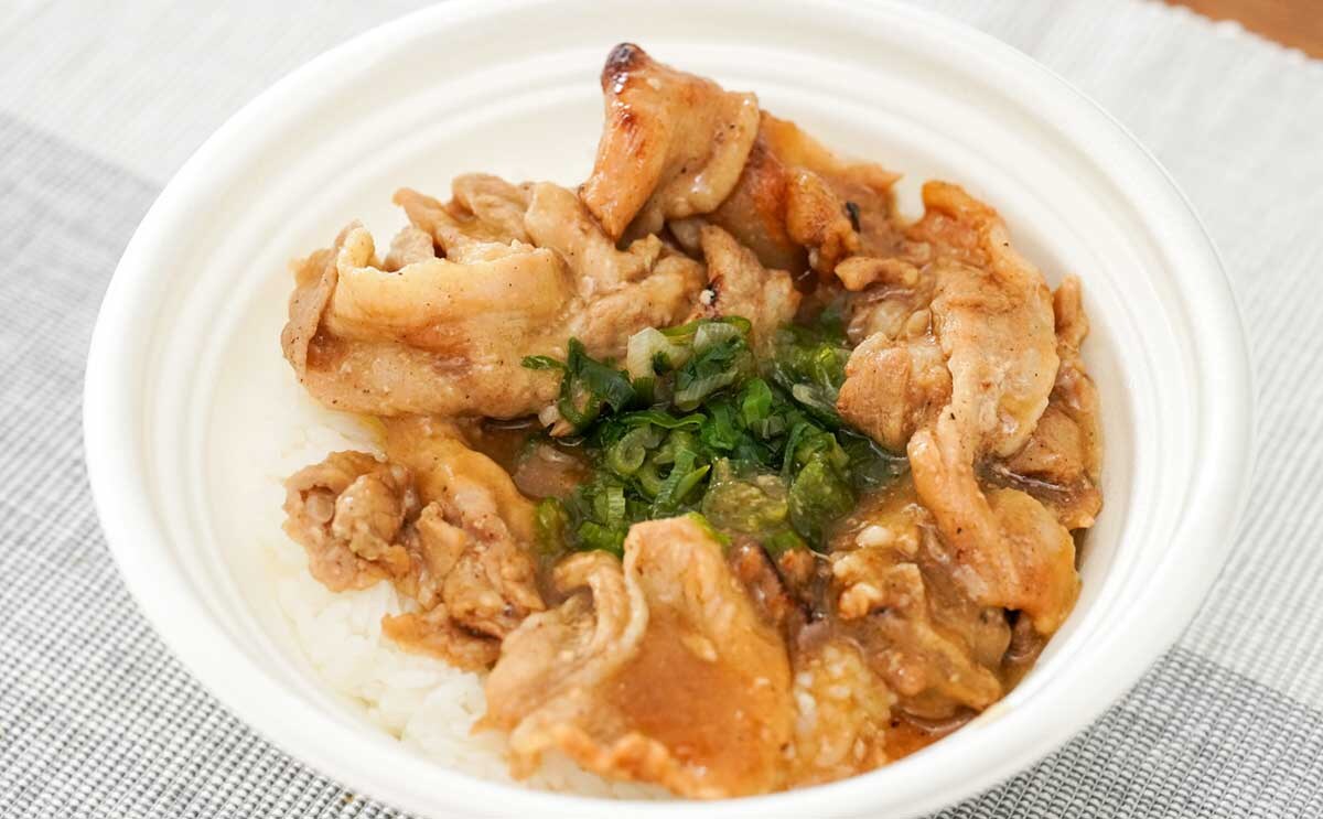 「完成度高い」【セブン】ガッツリ系どんぶりの食べごたえがスゴい