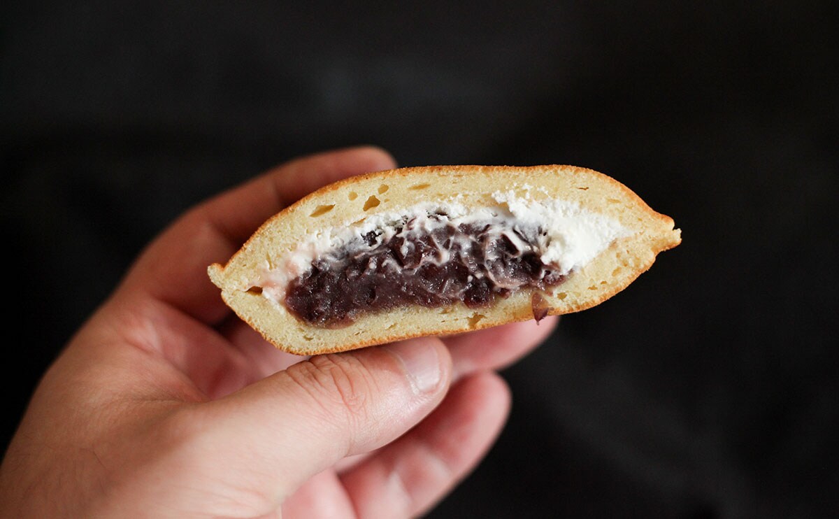 「うめぇや」ファミマの『どら焼き』は食感に特徴あり！