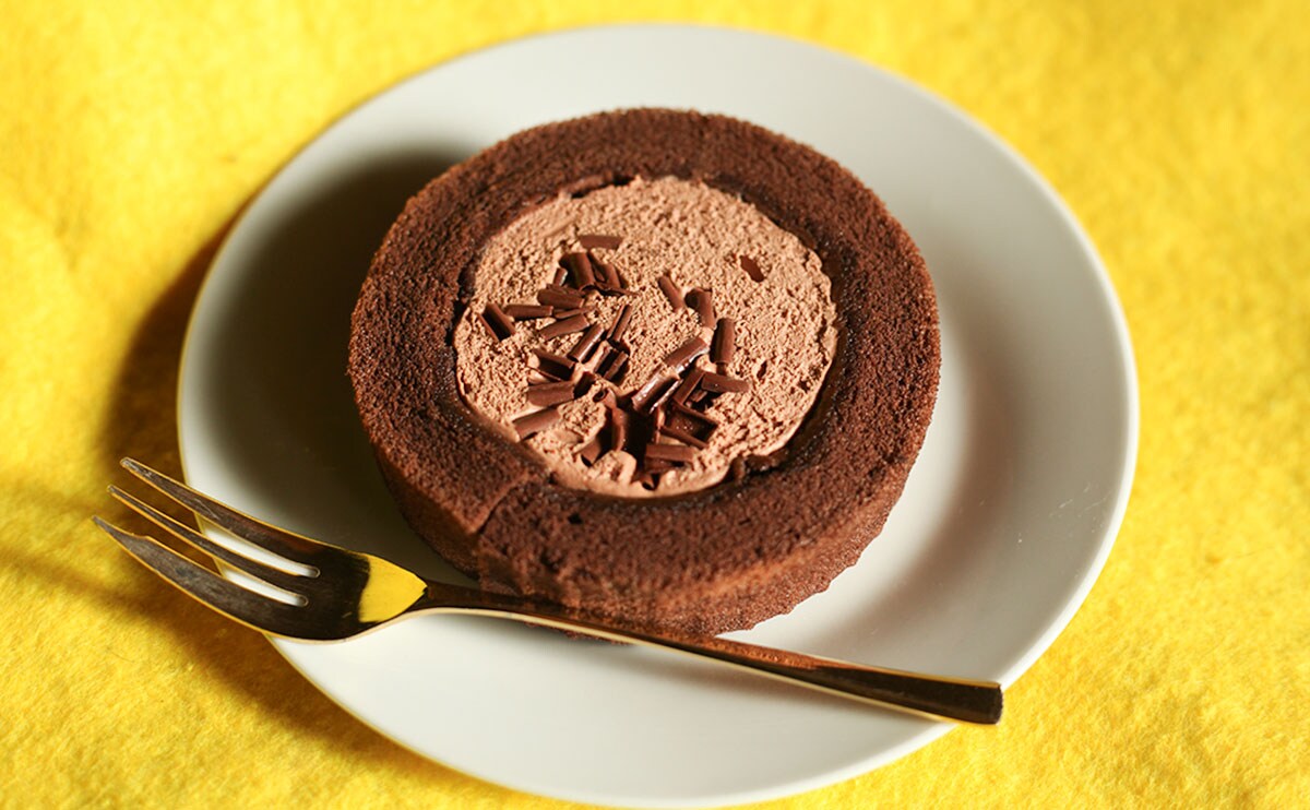 「濃いめでいいね」「これ最高」いつもと違うローソン『プレミアムロールケーキ』