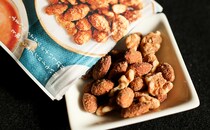 【ローソン】「おいしい」と噂の『ナッツ』を食べてみたら本気でハマった