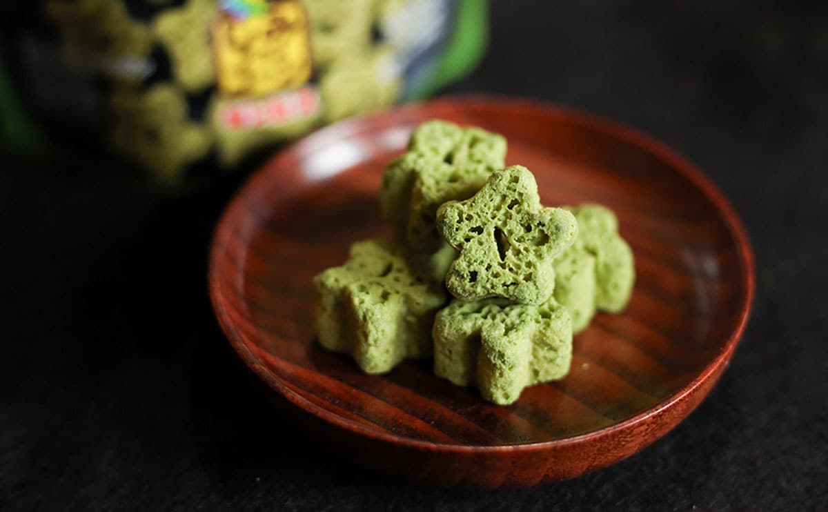 【ファミマ】どっちがお好み? 食感が異なる2種の『抹茶チョコ菓子』