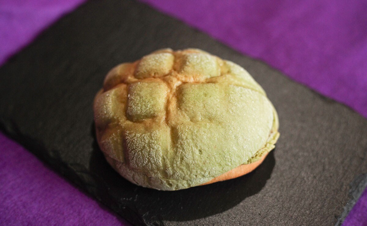 抹茶じゃなくてお茶。ローソンが発売した“緑のメロンパン”