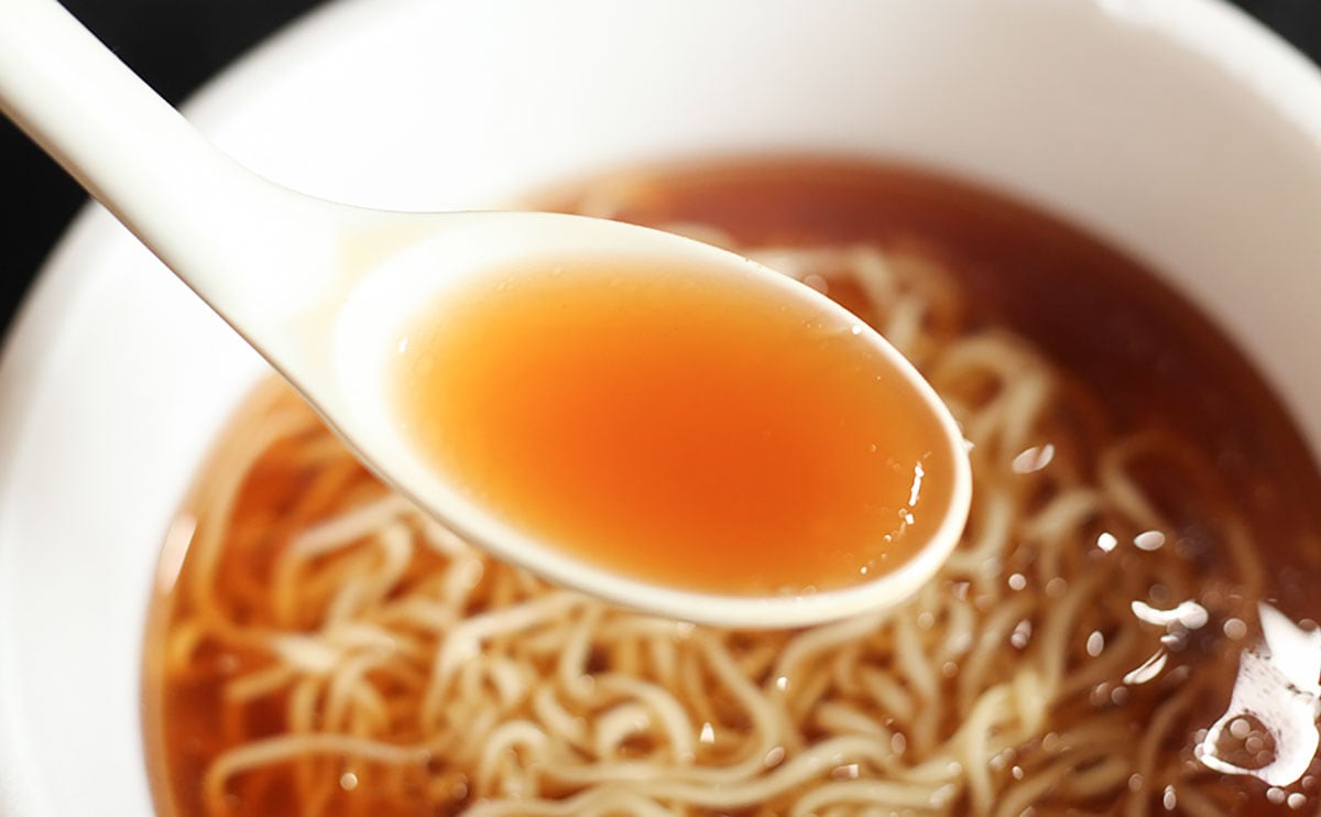 「買いだめする」「ぶっ飛んだ」麺とスープだけの斬新『カップ麺』が最高だった
