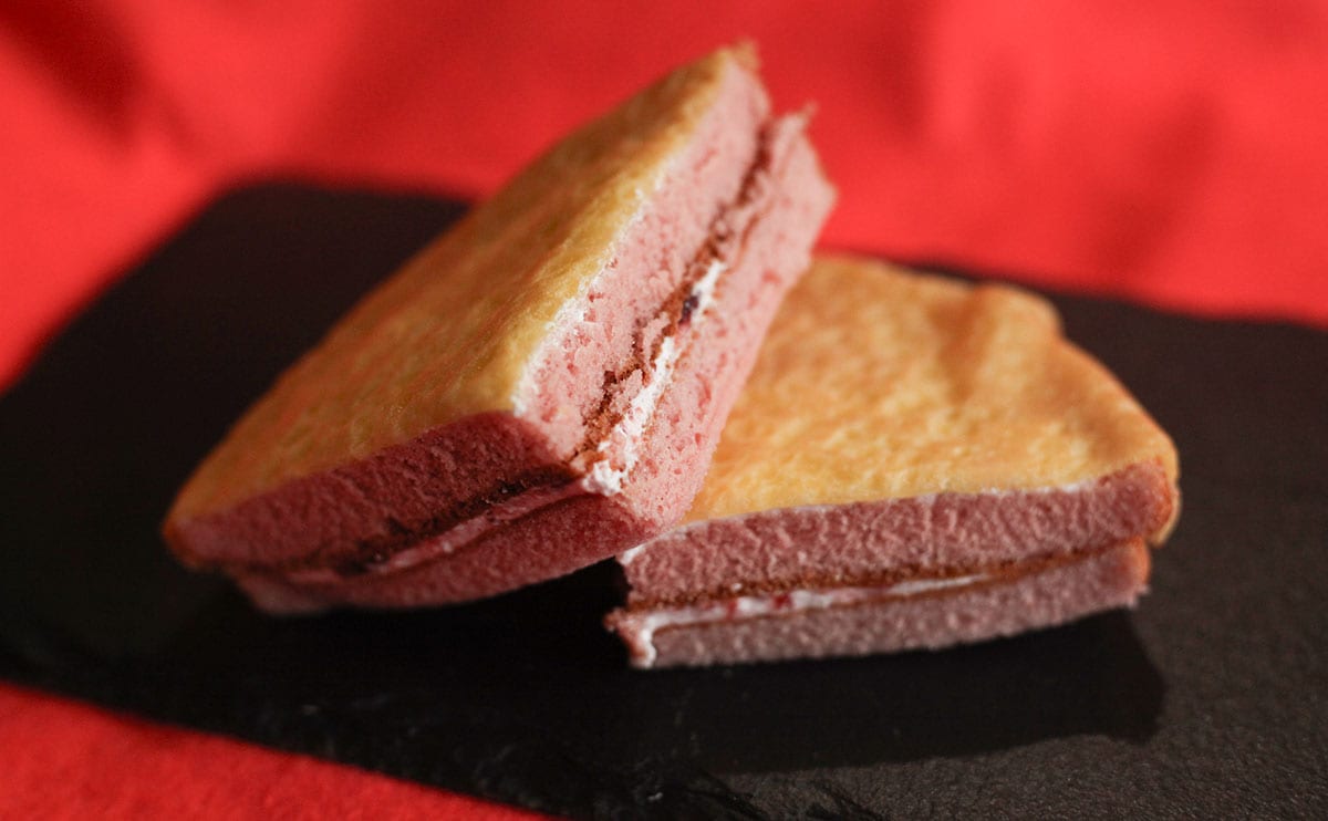 ファミマの『クレープシフォンケーキ』、想像していた味と違った!