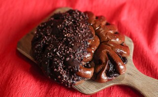 GODIVAコラボ。214円のアンモナイトみたいな『パン』がおいしかった