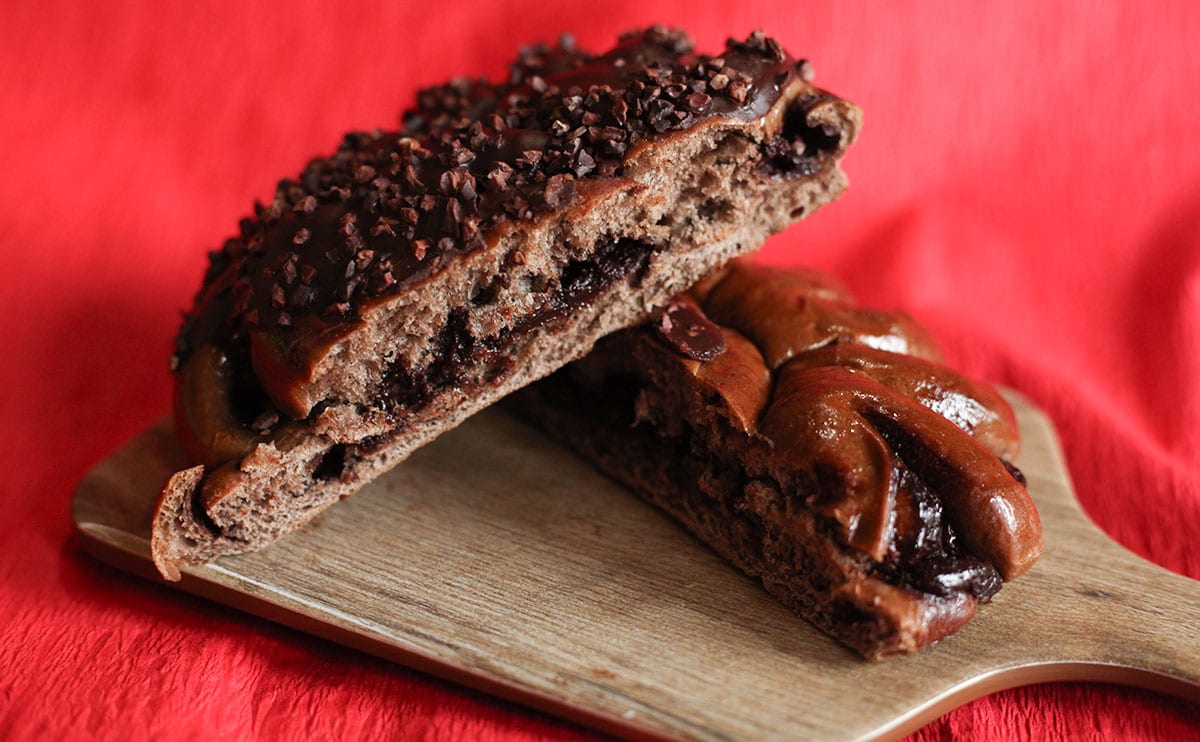 GODIVAコラボ。214円のアンモナイトみたいな『パン』がおいしかった