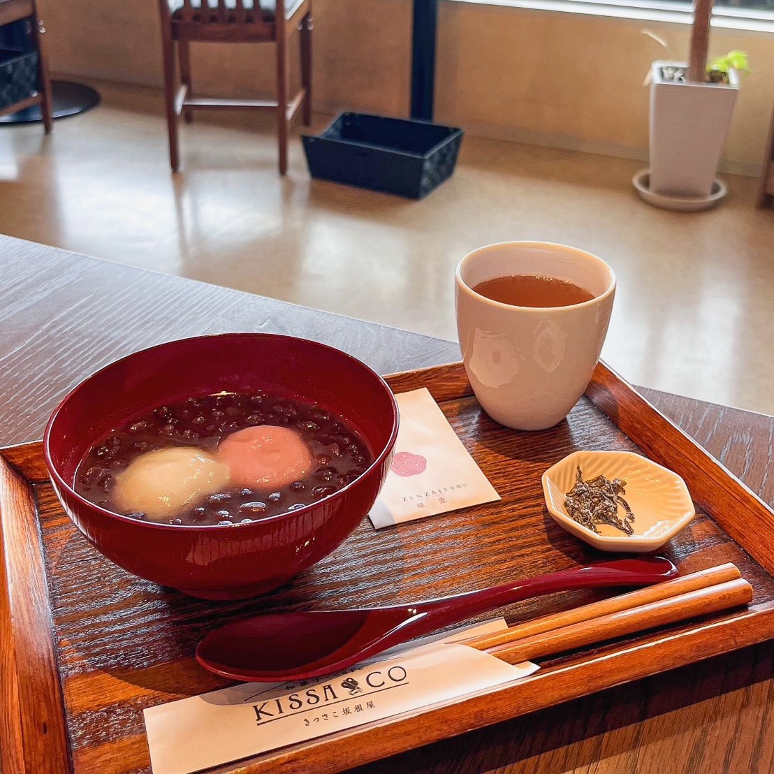 老舗和菓子屋さんの和カフェで頂く出雲発祥のぜんざい。お赤飯を味わうランチメニューも！｜島根県出雲市