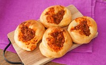 【セブン】4個も入って200円以下の惣菜パンがうまい