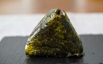 【セブン】新発売おにぎり、濃いめの具材と韓国風海苔が最高すぎる