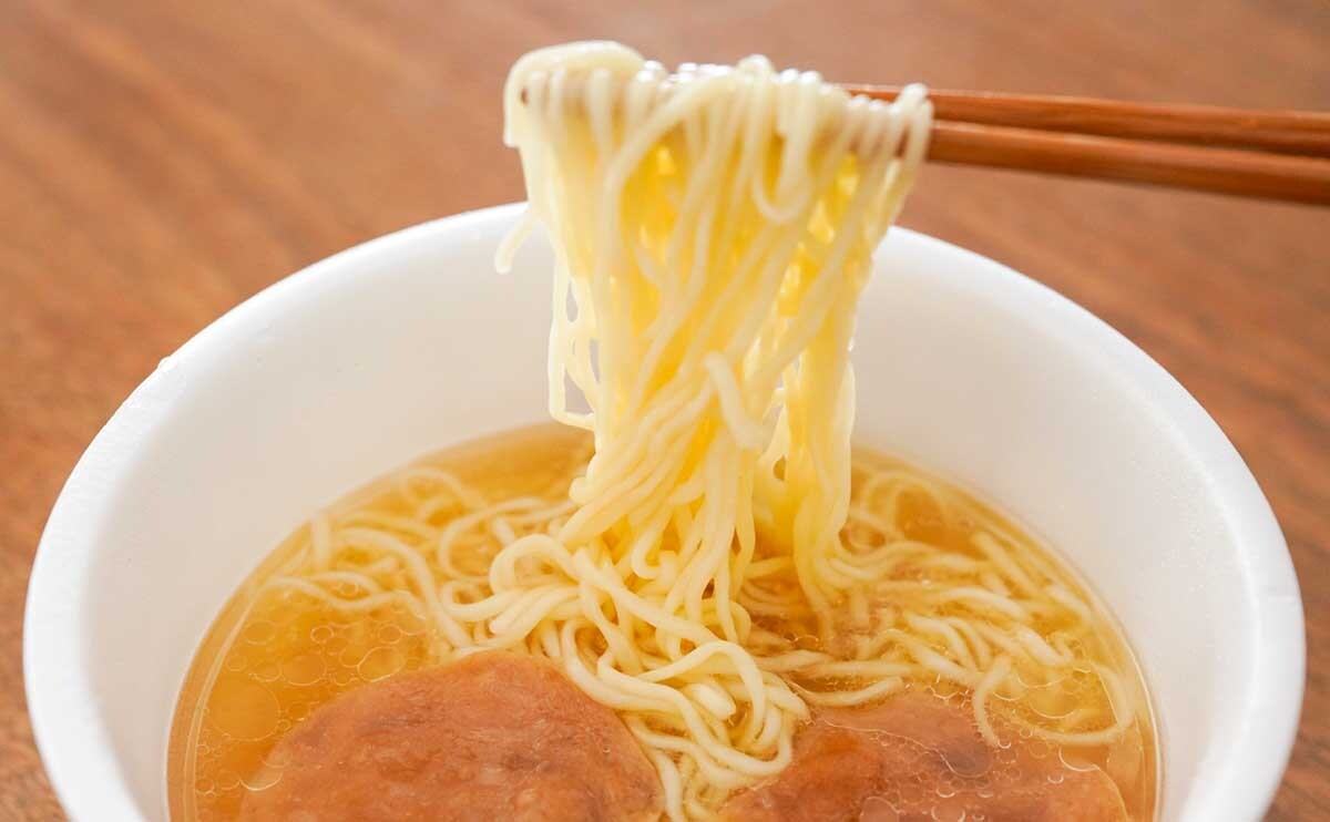 「お店に行けないから嬉しい」「あっさり系でうまい」【セブン】新発売カップ麺とは