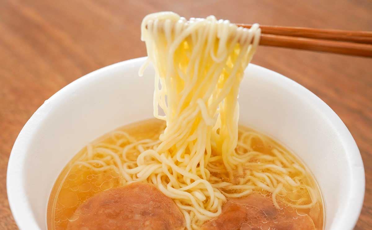 「お店に行けないから嬉しい」「あっさり系でうまい」【セブン】新発売カップ麺とは