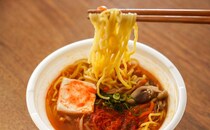 「脂質が4.5gしかない」【セブン】新作ラーメンがピリ辛でおいしい