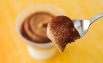 「すごくおいしい」「ふわふわ」【セブン】新発売スイーツはほろ苦系