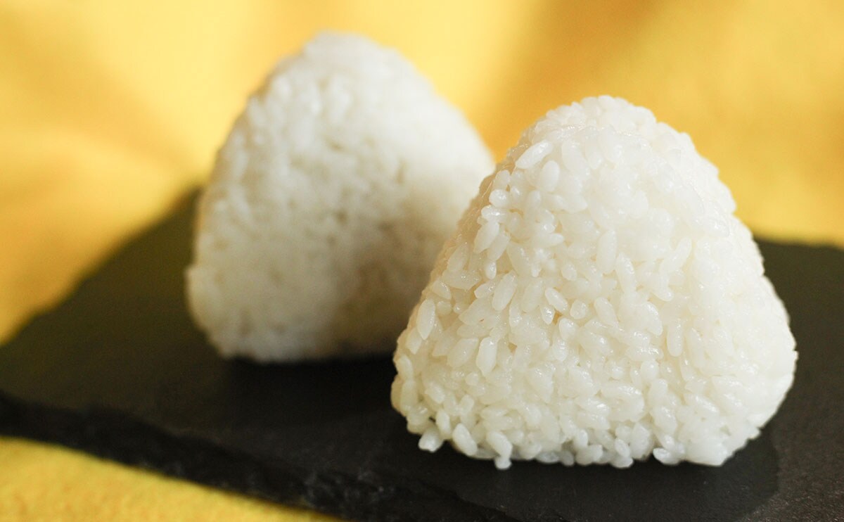 おいしく食べて、能登を応援。シンプルに米がうまいローソンのおすすめ『おにぎり』
