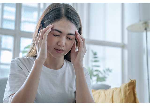 天気が悪いと頭痛が起こるって本当？気候と体調との関連性や対処法についてお伺いしました。