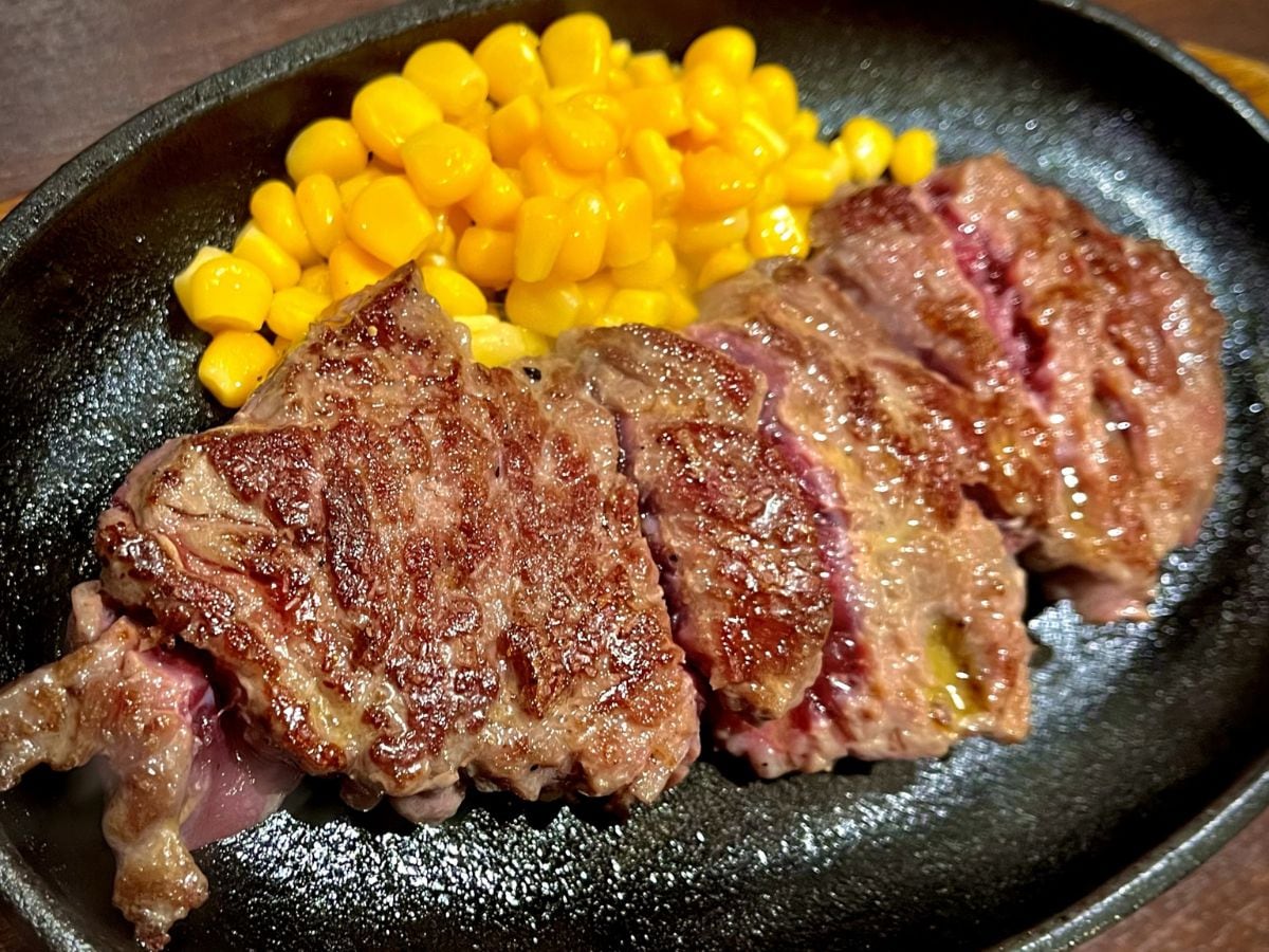 焼き方次第でステーキ肉がこんがりジューシー！　手順に「これならできる」「目から鱗」