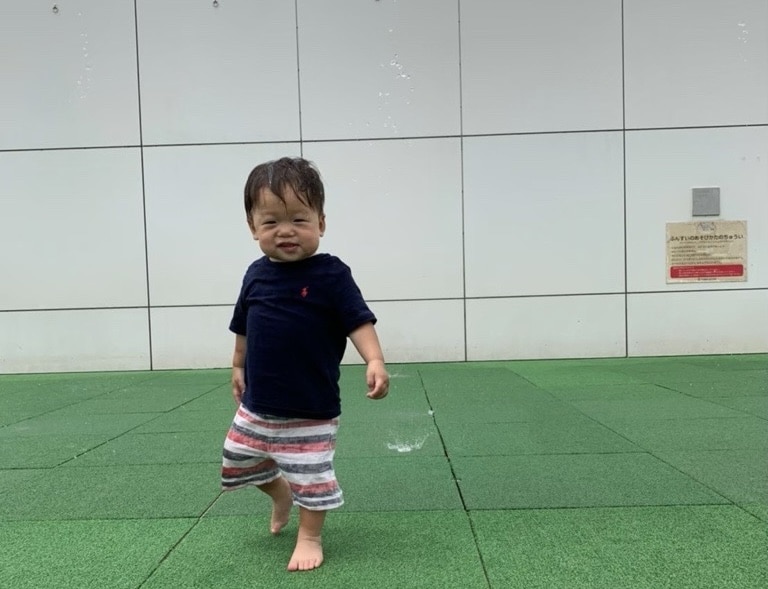 水遊びもできて電車見えて遊具もある！本当は教えたくない！駅直結の穴場の【屋上遊び場】