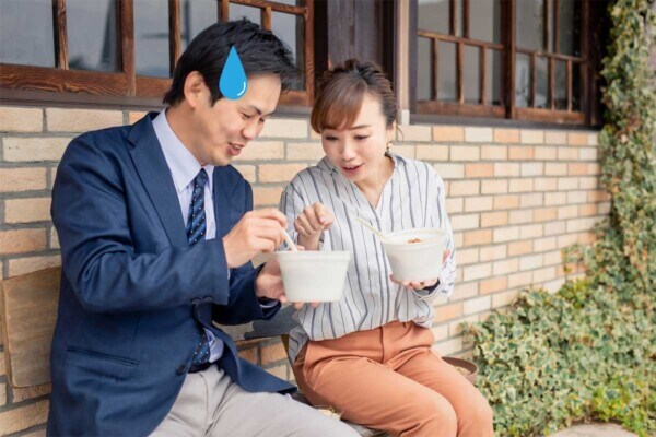 なぜ【一口ちょうだい】は賛否が分かれるのか？　否定派「間接キスみたいで…」どんな相手ならOKか