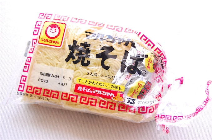 【肉屋が教える焼きそばのコツ】炒めずに焼くんだ！「マルちゃん焼きそばをプロの味にする方法」をお試し！