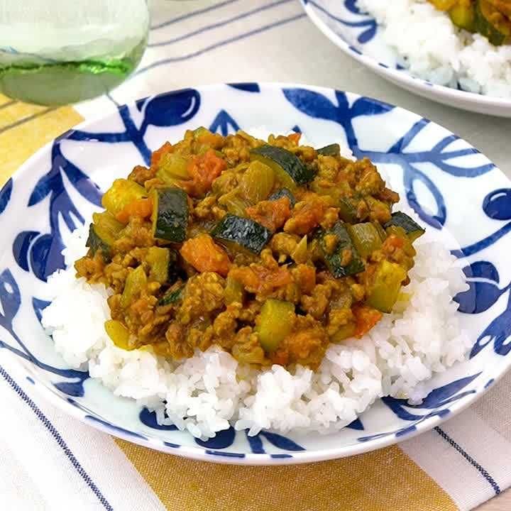 旨味たっぷり！夏野菜のドライカレー