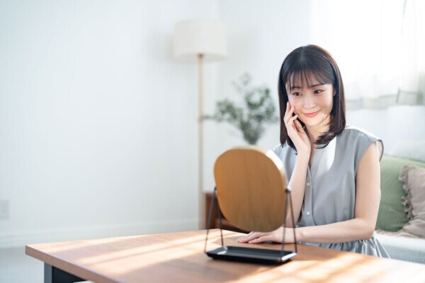 日焼け止めの「2～3時間おきに塗り直して」に悲鳴…メイク時の塗り直しはどうしてる？落とすしかないの？