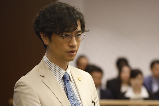 斎藤工“秋澤”を疑い続けた視聴者から謝罪と感謝の声　白スーツ復活でガッツポーズする姿がかわいい＜Believe＞