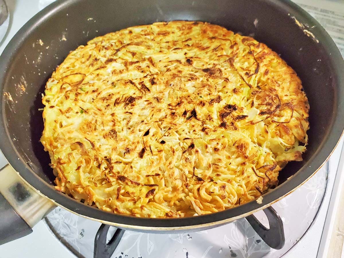 ソースが決め手の『あのカップ麺』　お好み焼きにしたらおいしかった