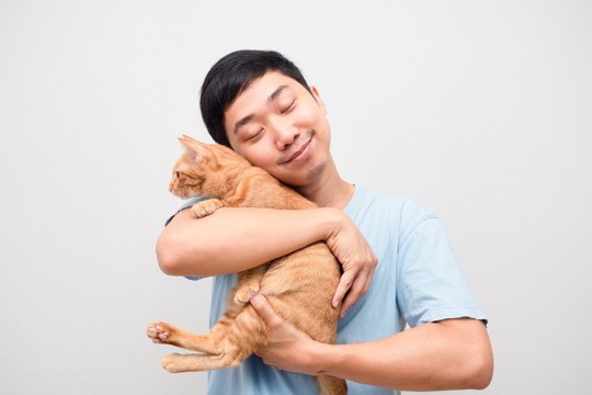 猫は『男性より女性が好き』は本当？そう言われる3つの理由　男性にだって懐かないわけじゃない