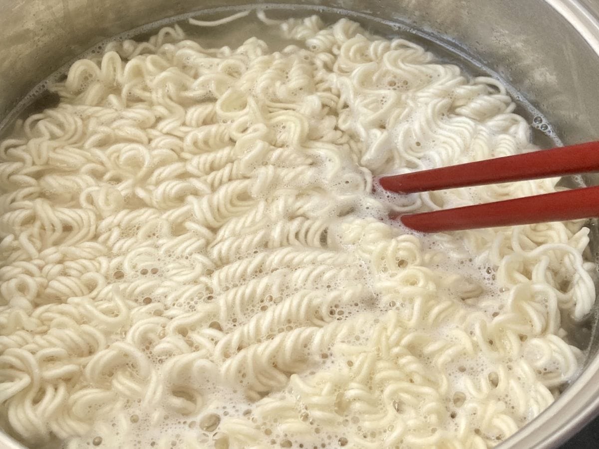 インスタント麺にアレを足すと…　まるで生麺みたいな食感に「絶対やる」「驚いた」