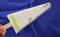 「どんな味なの!?」話題の【白いスイカバー】を買ってきた