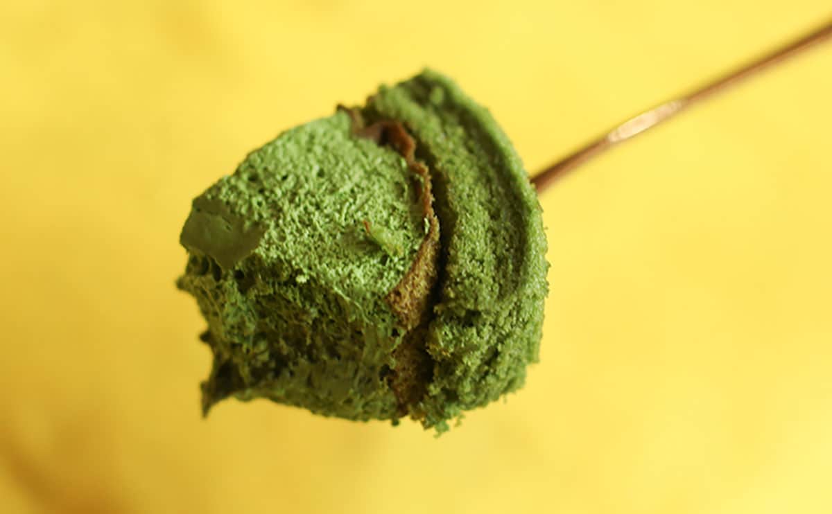「高級な感じがする」「歴代で一番濃い」抹茶好き界隈がざわついたローソンスイーツ