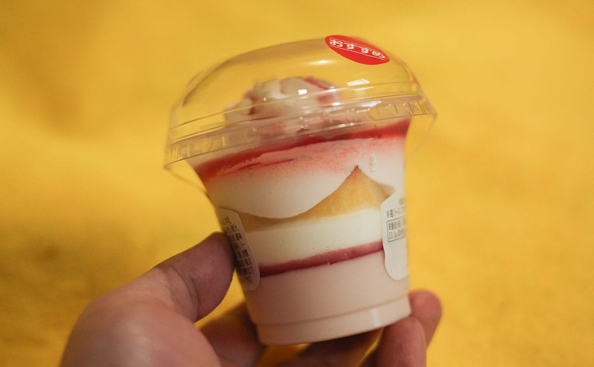 「めちゃうまい」「大満足」甘酸っぱくてボリューム満点のファミマ『パフェ』