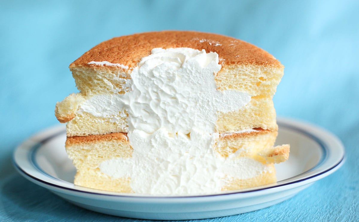 有力な情報はなし。ローソンで見つけた“謎のスイーツ”はボリューム満点!