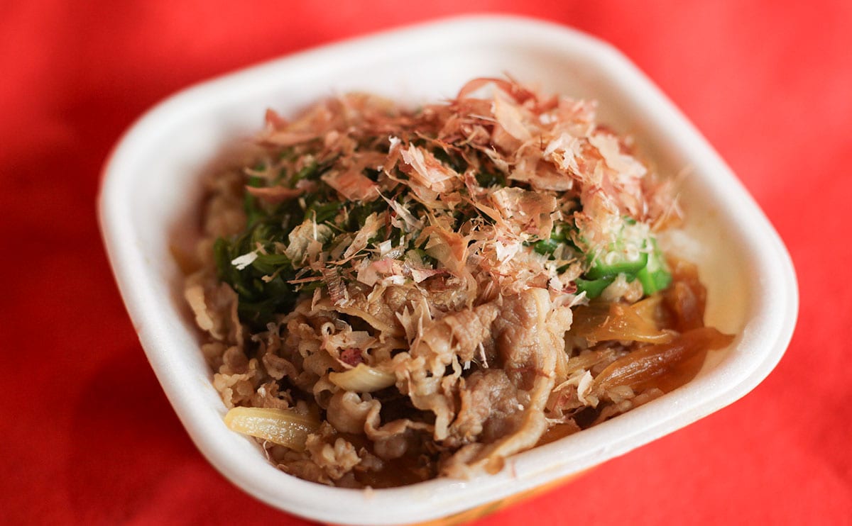 「何杯でもいけそう」「おいしすぎて飛ぶ」【すき家】の『ねばねば系牛丼』がうますぎた