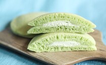 「もっちもち」ファミマの“緑のパンケーキ”、コスパがよくて好き