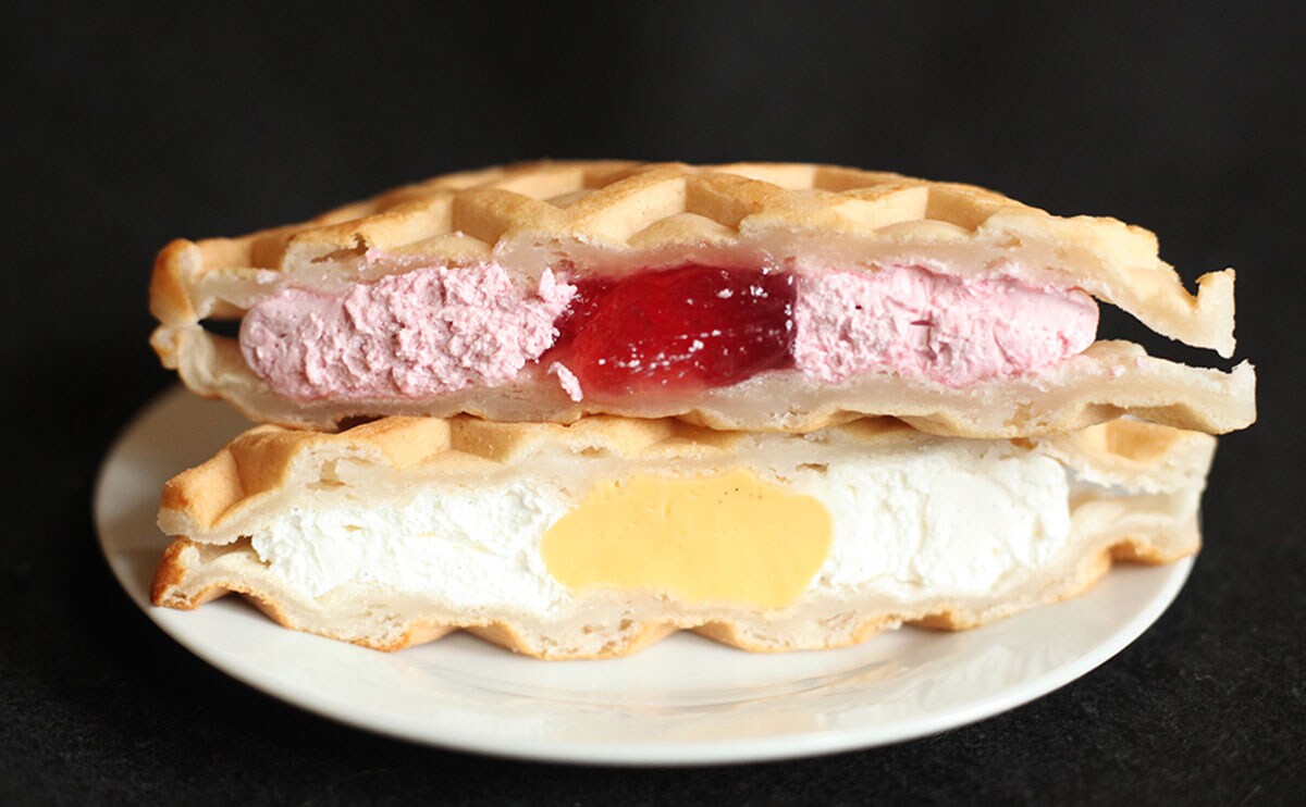 隠れた名品!? ファミマスイーツじゃないけどファミマで買える絶品『ワッフル』