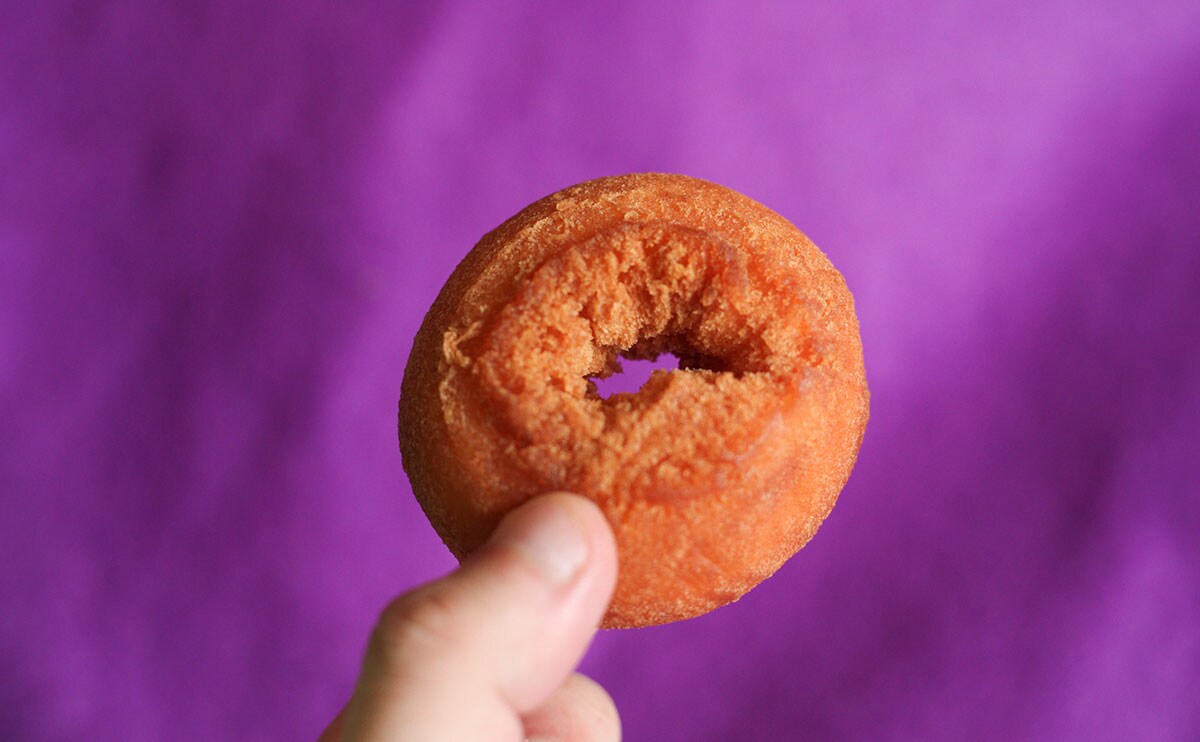 見た目に騙されるな。カルディの『ドーナツ』は普通っぽいけど普通じゃない!?