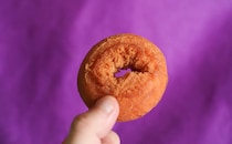 見た目に騙されるな。カルディの『ドーナツ』は普通っぽいけど普通じゃない!?