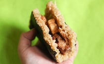 食べにくいけど満足度は高い。ローソンの超ボリューミーな『おにぎり』