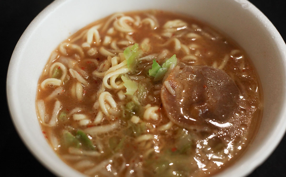 がつんと食べごたえあり。『バリ男』監修のローソン限定カップ麺が登場