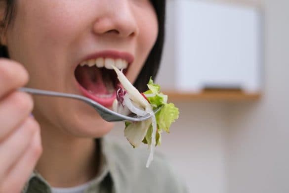 断食に「体に味噌を塗って毒出し」も！あらゆる“自然派”健康法を試した女性が目を覚ました瞬間とは