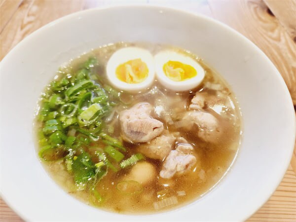 リュウジ『老舗の焼き鳥屋から教わった一杯』 凝縮した鶏の旨み♡「まかない鶏塩ラーメン」作ってみた