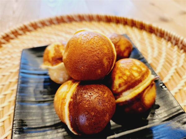 【屋台の味を完全再現】裏ワザの調味料をチョイ足し♡冷めてもふわふわ甘～い「ベビーカステラ」に挑戦！